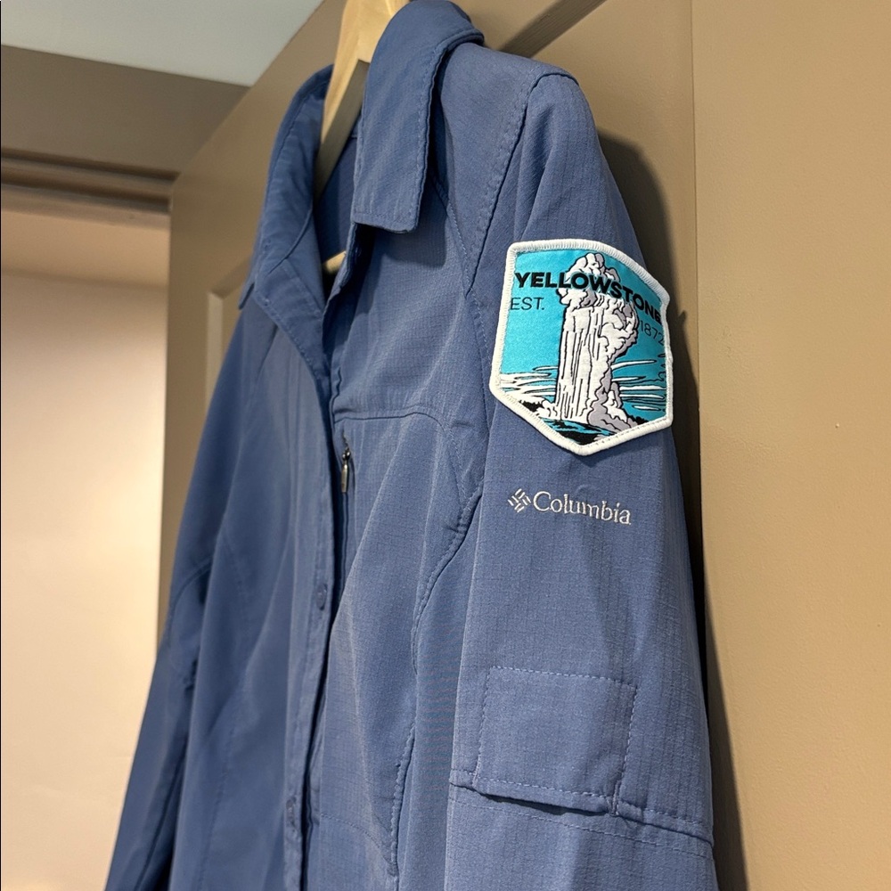 Columbia Omni-Shade Sun Shirt with Yellowstone Patch
